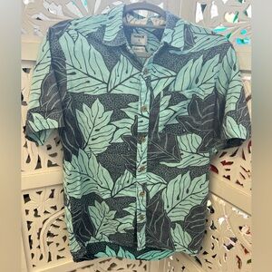 Men’s Sig Zane X Hurley collab button up shirt. Blue/Navy ulu print. Limited. SM